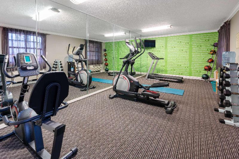 Super 8 by Wyndham The Woodlands North - photo 25