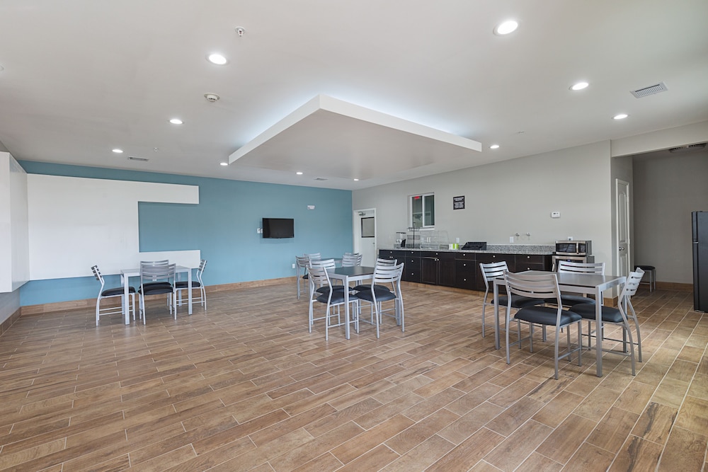 Scottish Inns & Suites - photo 3