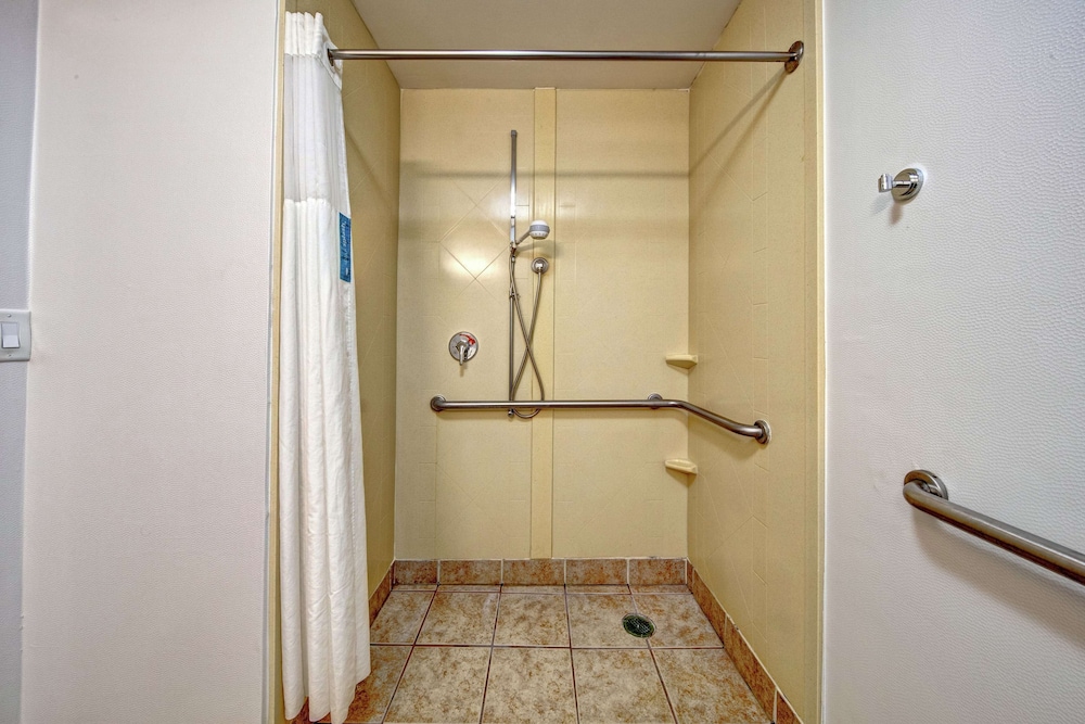 Hampton Inn Elizabeth City - photo 25
