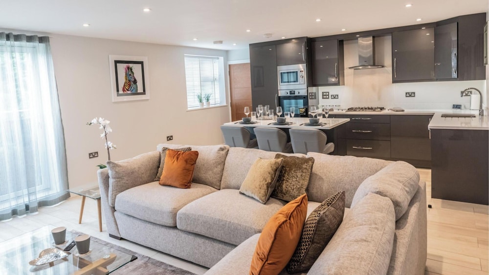 Ivory Lodge — 4-Star Luxury Hotel in Reading, United Kingdom