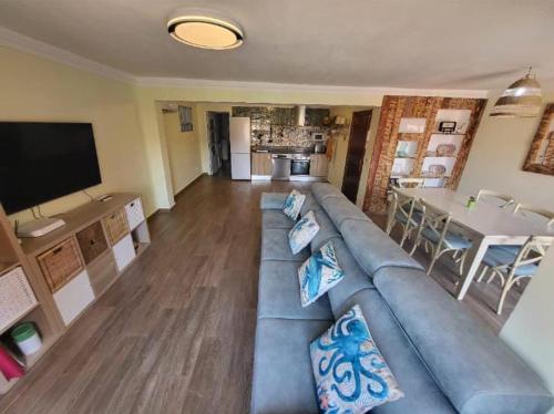 Playa y cultura en el Cabanal in Valencia, Spain