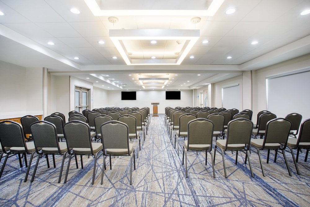 Holiday Inn Express & Suites Tampa Stadium Airport Area by IHG - photo 42