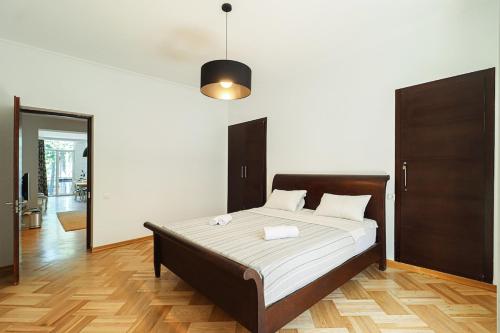 Stylish 3BR Apt near Mziuri Park By Wehost
