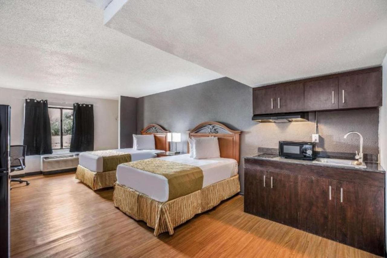 OYO Hotel Orlando Airport - photo 7