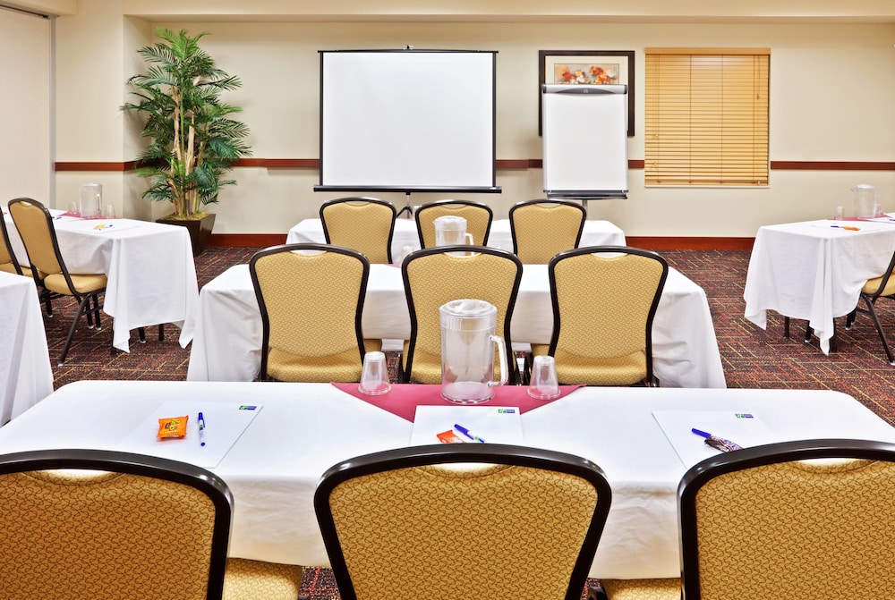 Holiday Inn Express Chehalis Centralia by IHG - photo 36