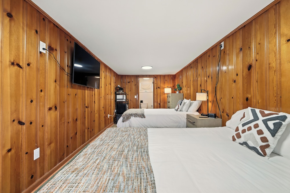 Hillside Motel LLC - photo 49