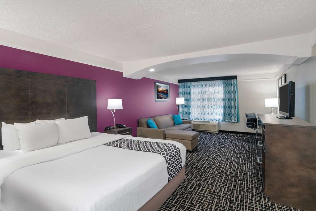 La Quinta Inn & Suites by Wyndham Latham Albany Airport - photo 26