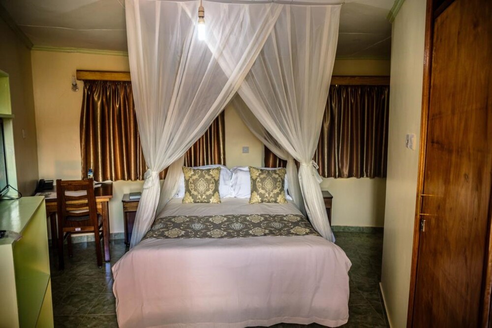 Lake Olbolosat Resort Park Lodge — Nyahururu — photo 5