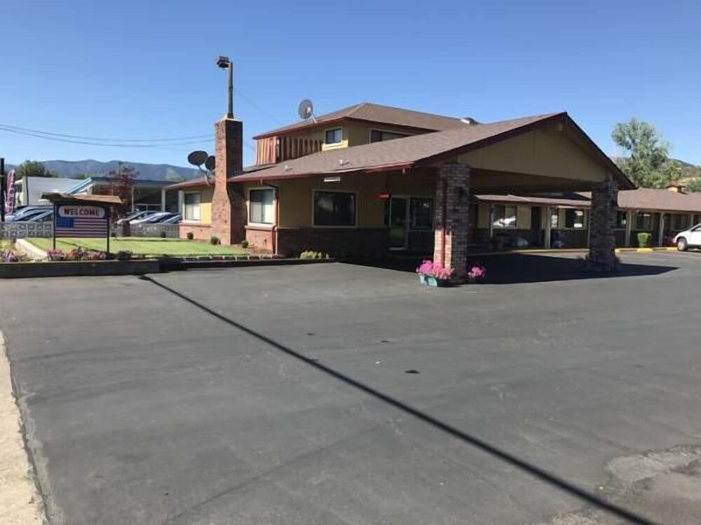 Klamath Motor Lodge - photo 46