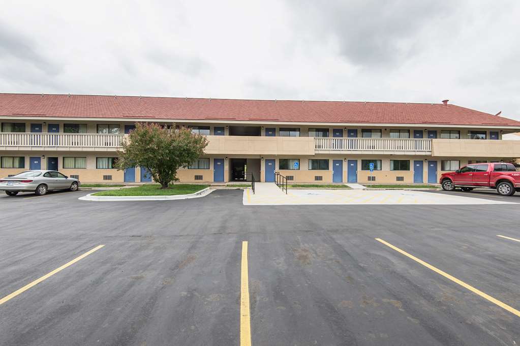 Motel 6 Overland Park KS - photo 5