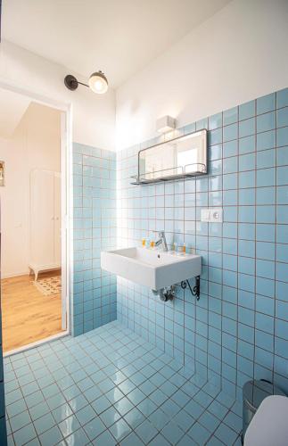 3BR Scenic Terrace Apt in Abanotubani By Wehost