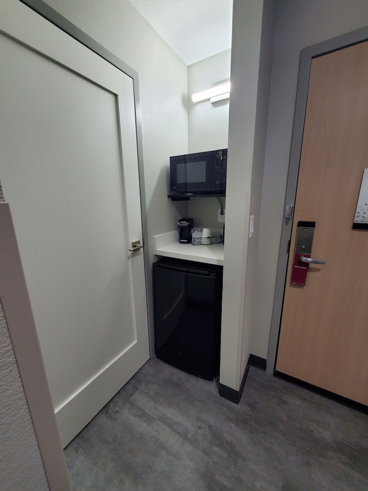 Hampton Inn Olathe - photo 23