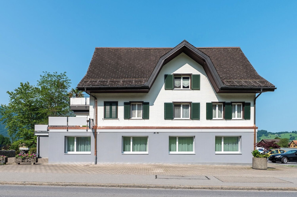 Gästehaus Hirschen — 4-Star Luxury Hotel in Schanis, Switzerland