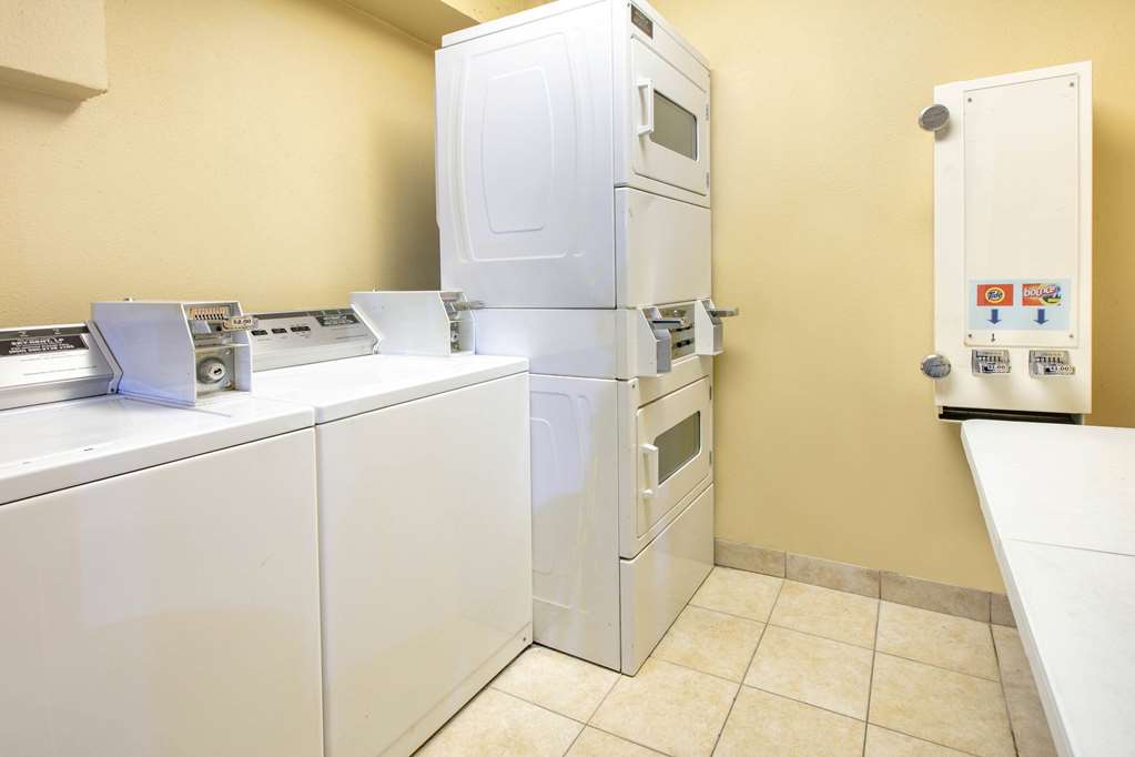Days Inn & Suites by Wyndham Arlington Near Six Flags - photo 14