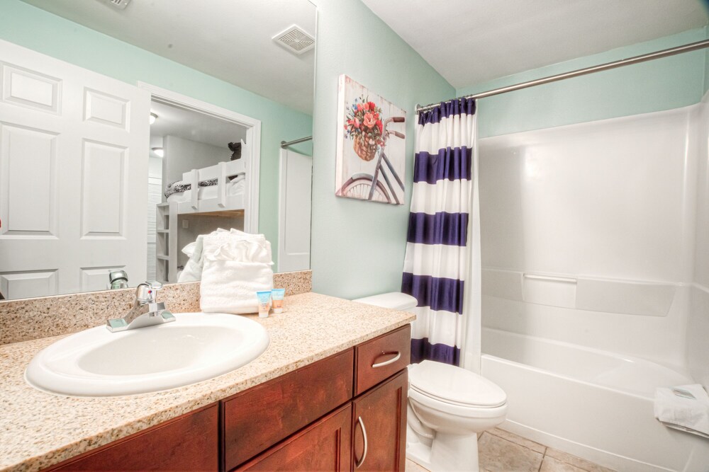 Laketown Wharf Resort by Aneliya's Rentals - photo 828