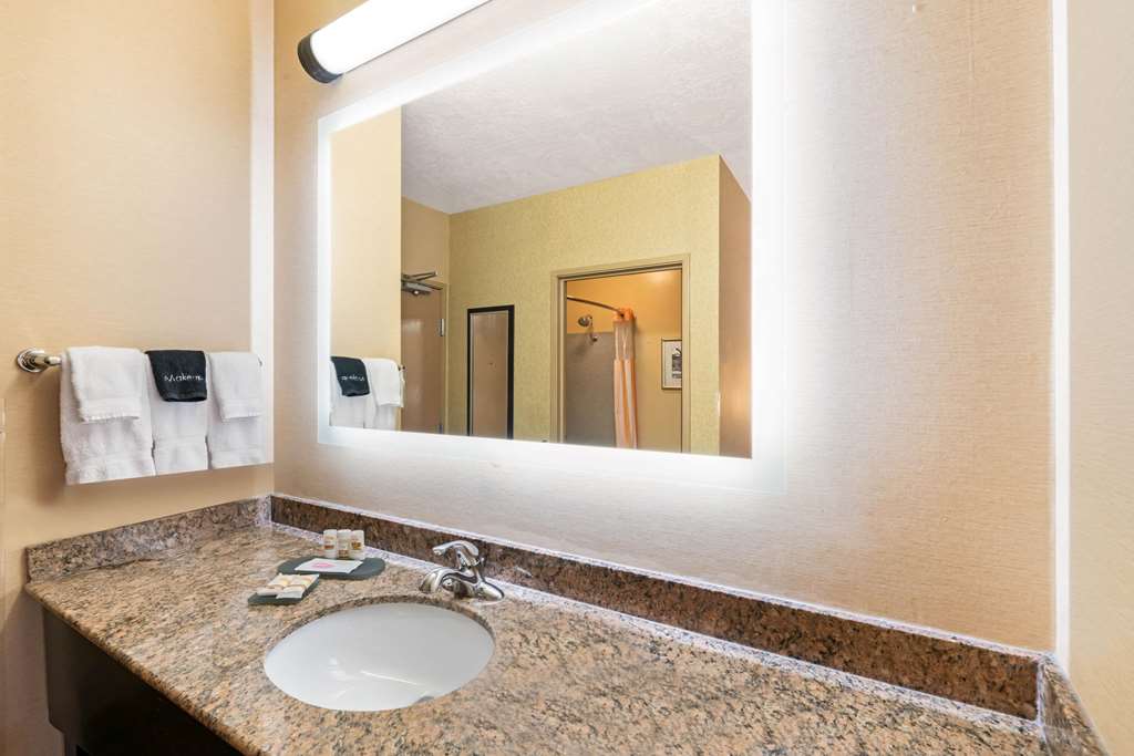 La Quinta Inn & Suites by Wyndham Logan - photo 14