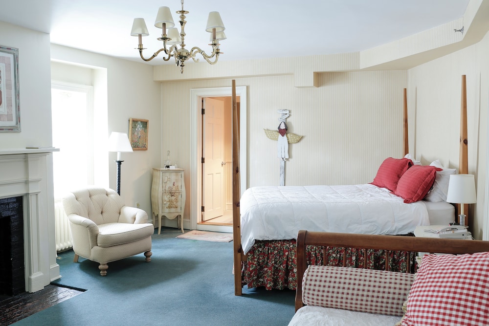 Beekman Arms and Delamater Inn - photo 27