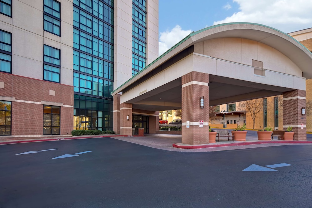 Embassy Suites by Hilton Hot Springs Hotel & Spa - featured photo