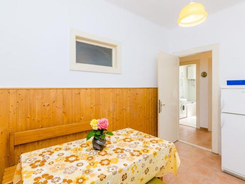Apartment Lucy Two Bedroom Apartment with Terrace and City View Gustin