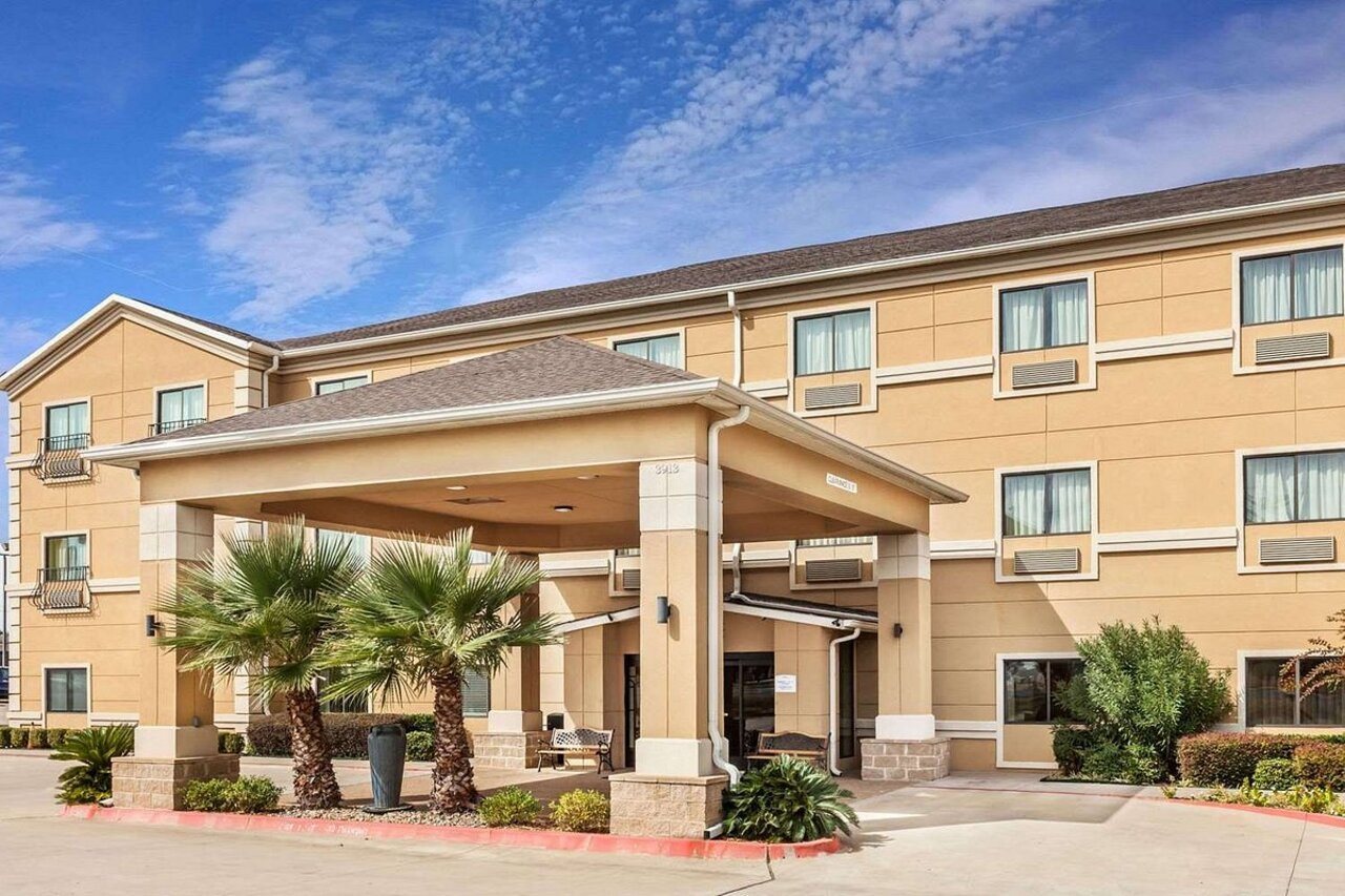 Grander Inn & Suites - photo 2