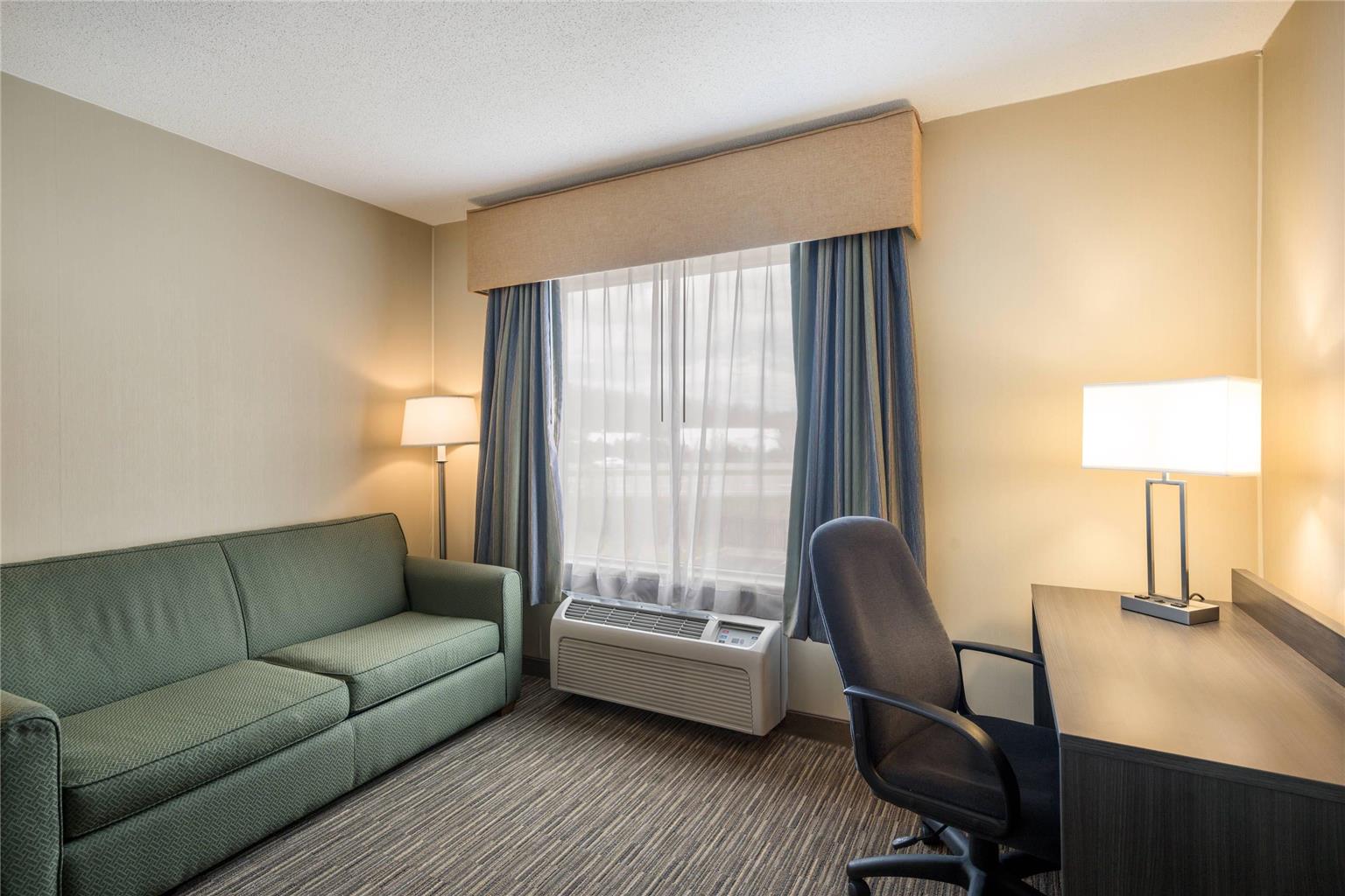 Quality Inn & Suites Fishkill South near I 84 - photo 11