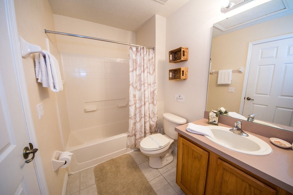 Bella Vida Resort by Home 2U - photo 167