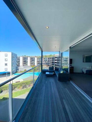 Modern Apartment With Pool and Gym — 4-Star Luxury Hotel in Napier, New Zealand