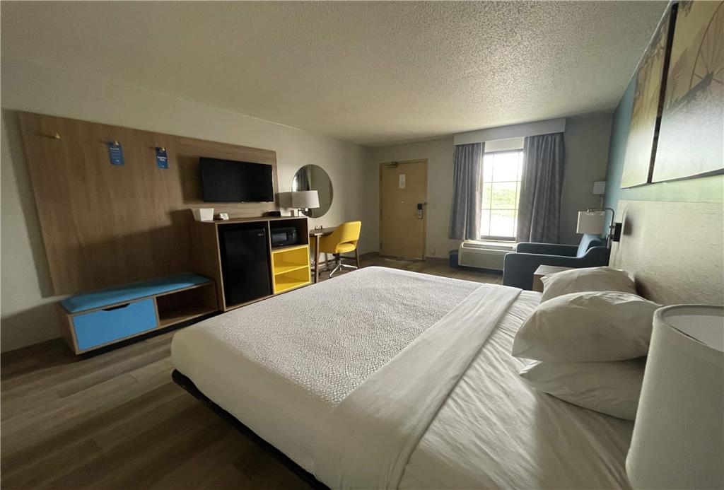 Days Inn & Suites by Wyndham York - photo 16