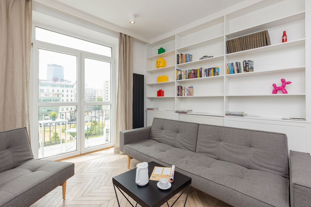 Trendy Apartment Marszałkowska with City View near Ogród Saski by Noclegi Renters — 4-Star Luxury Hotel in Warsaw, Poland