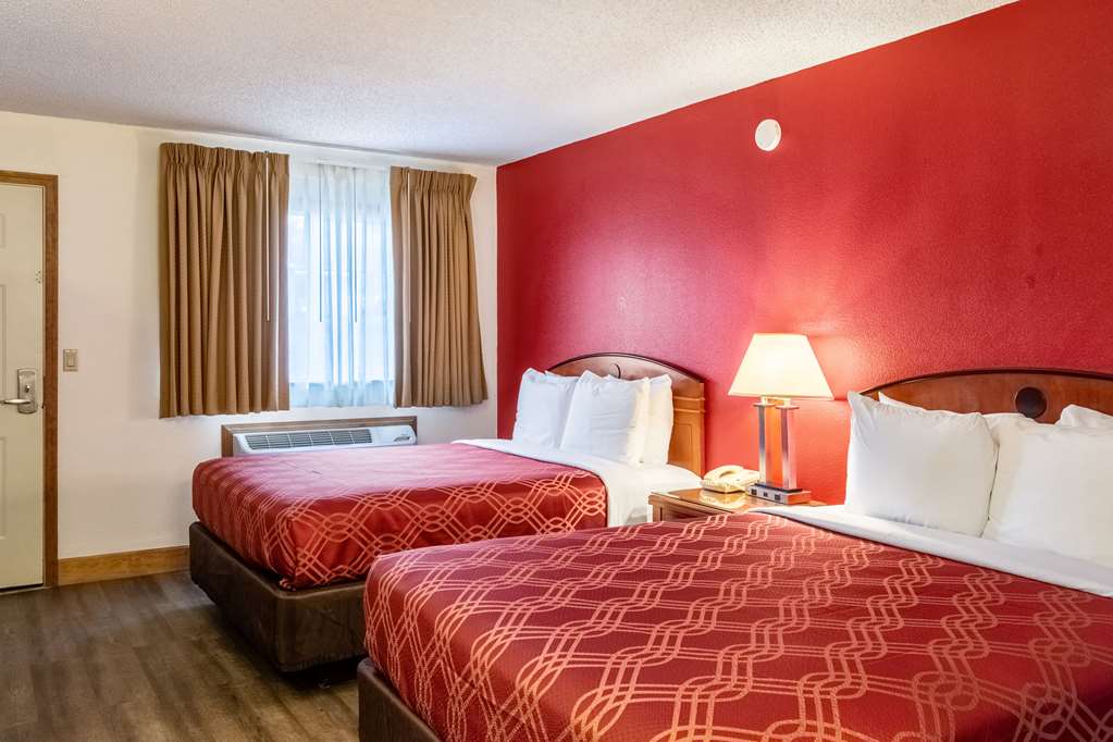 Econo Lodge Inn & Suites Madras - photo 25