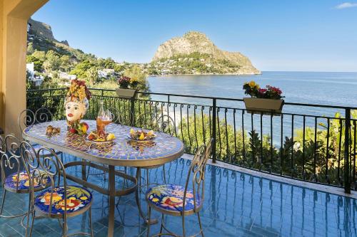 Casa Trionfante — 4-Star Luxury Hotel in Santa Flavia, Italy