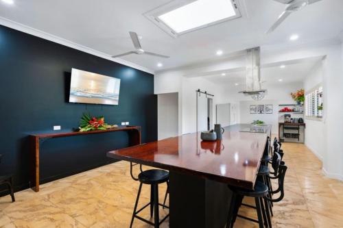 Tranquility Guest House 10 beds — 4-Star Luxury Hotel in Mission Beach, Australia