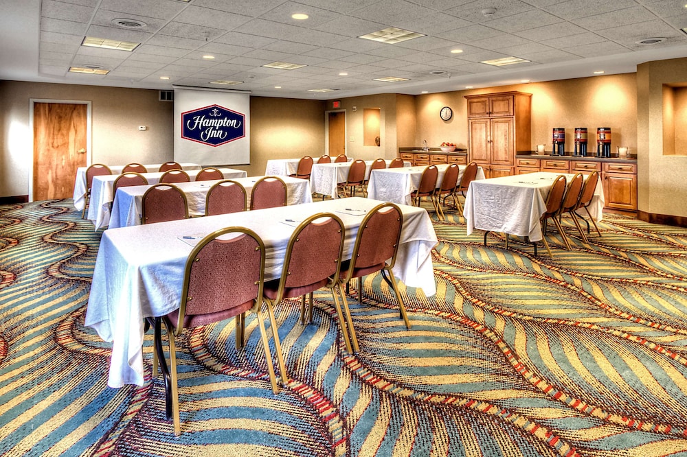 Hampton Inn & Suites Kalamazoo Oshtemo - photo 35