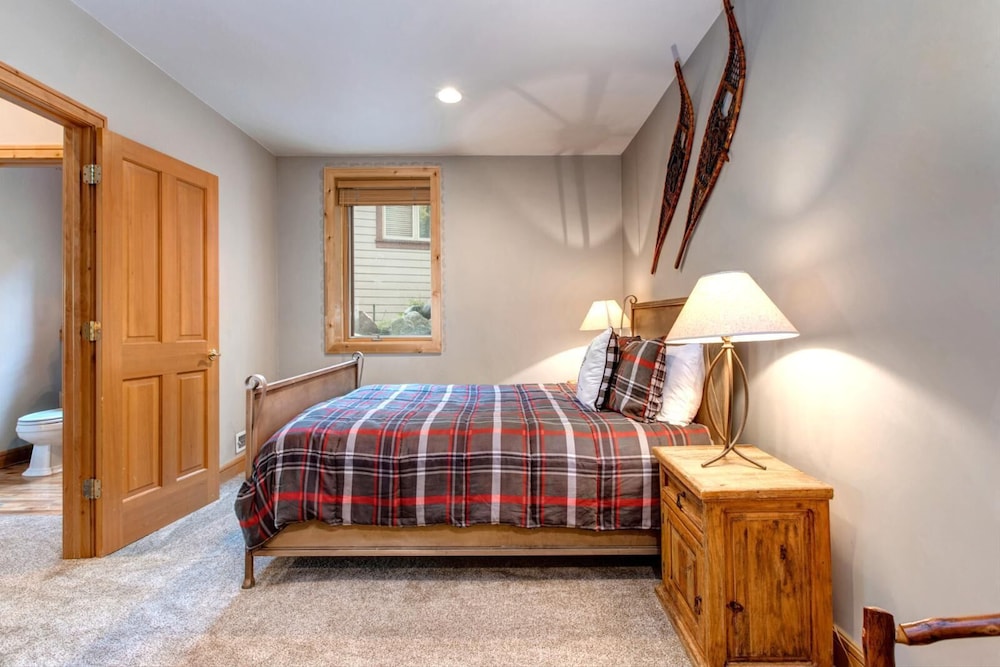 KBM Resorts In The Trees Walk to Deer Valley Resort Community Shuttle to Main St. Pri Hot tub Quiet setting ITT 22 - featured photo