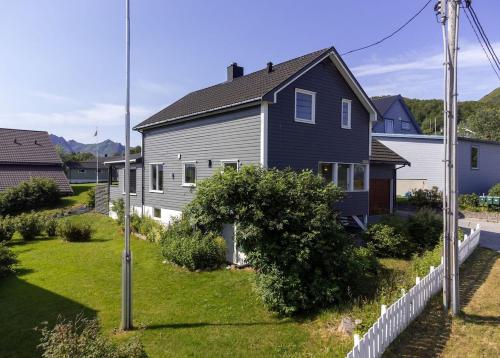Moderne perle på Myre med boblebad og fjellutsikt — 4-Star Luxury Hotel in Myre, Norway