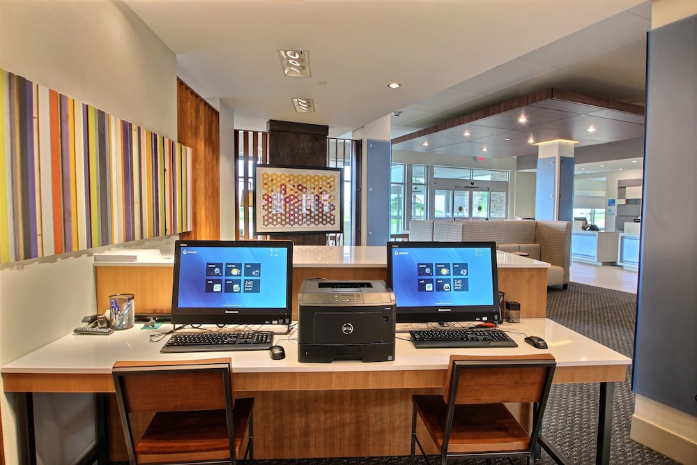 Holiday Inn Express & Suites Fond Du Lac by IHG - photo 36