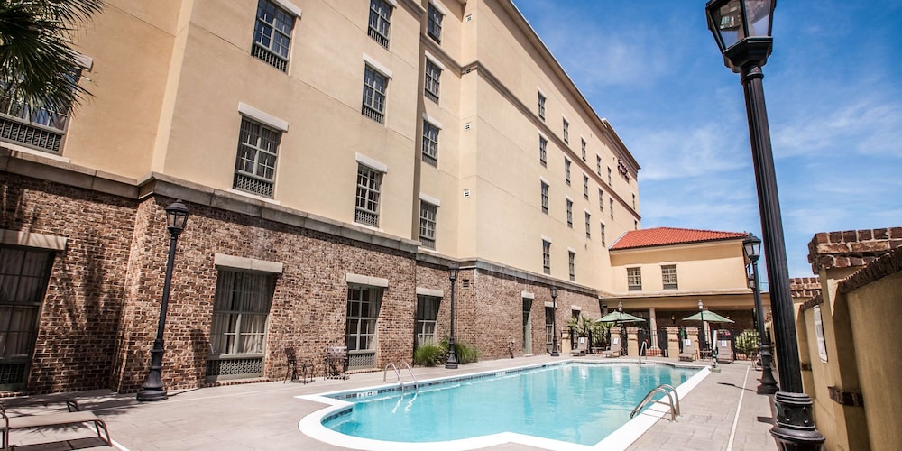 Hampton Inn and Suites Savannah Historic District - photo 45