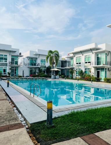 Poolside Condo in Subic Bay — 4-Star Luxury Hotel in Olongapo, Philippines