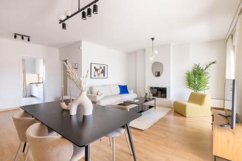 Convenient 3BR Apartment in Chalandri by UPSTREET — 4-Star Luxury Hotel in Khalandrion, Greece