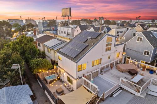 Mission Beach 3BR Gem Rooftop Patio and Hot Tub in San Diego, United States