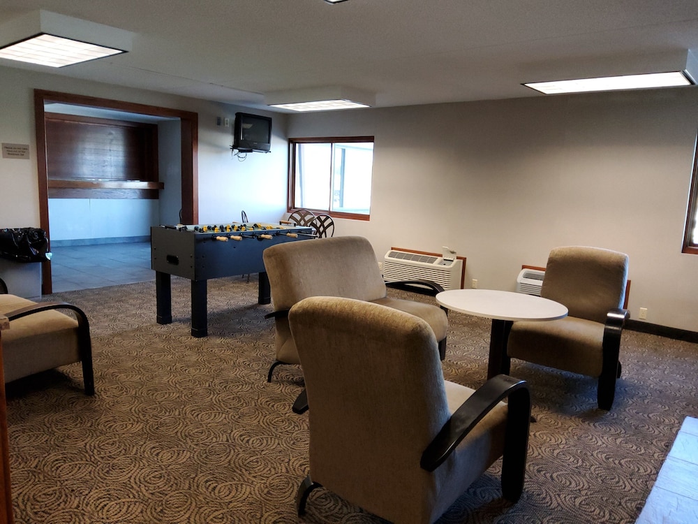 Klopfenstein Inn and Suites - photo 41