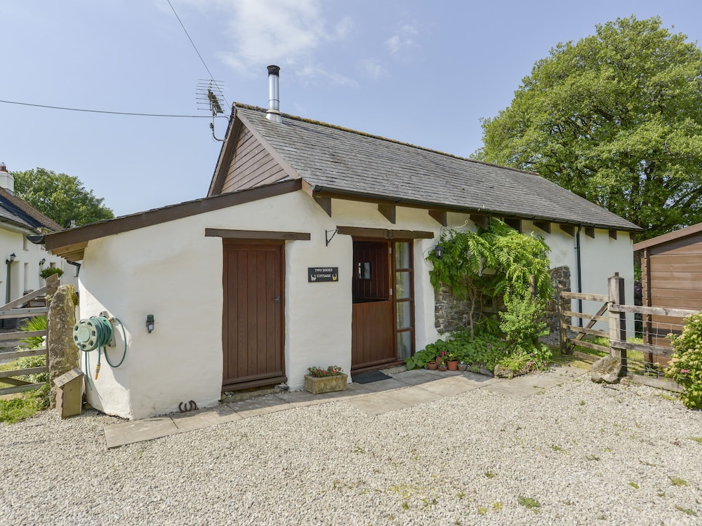 Two Shoes Cottage — 4-Star Luxury Hotel in Okehampton, United Kingdom
