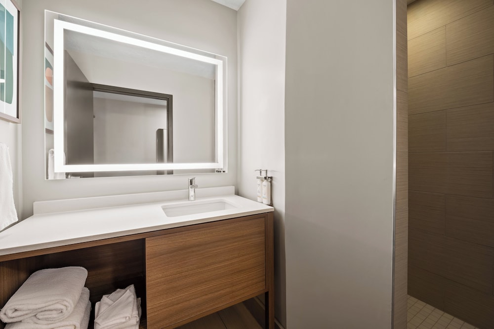 Holiday Inn & Suites Albuquerque Airport by IHG - photo 18
