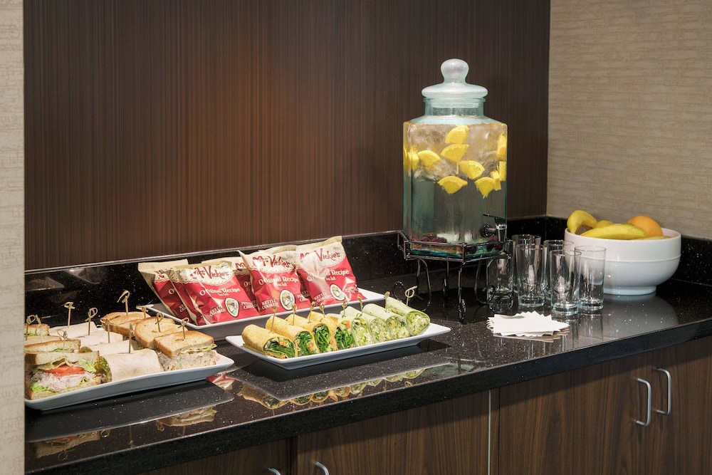 Courtyard by Marriott San Diego Sorrento Valley - photo 26
