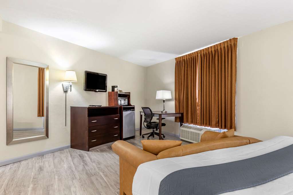 Econo Lodge Conway Central - photo 14