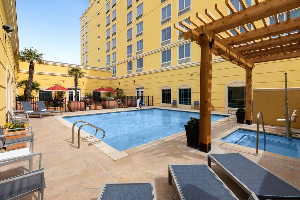 La Quinta Inn & Suites by Wyndham San Antonio Medical Ctr NW - photo 20
