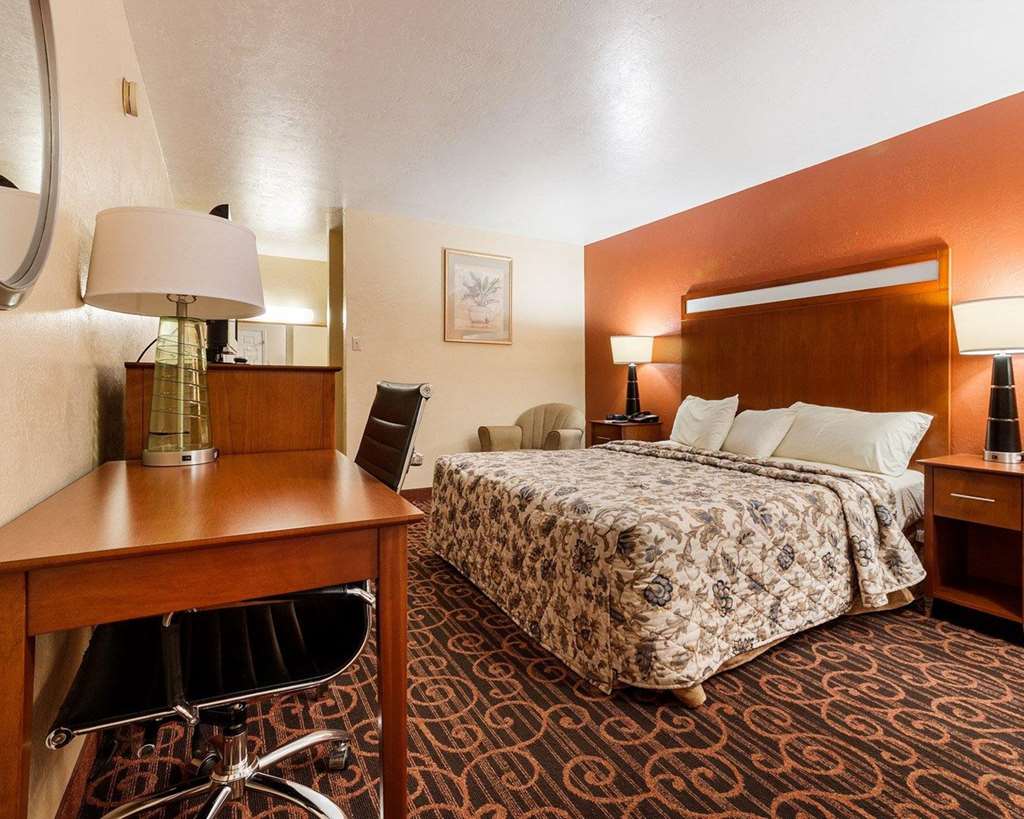 Econo Lodge Jasper - photo 9