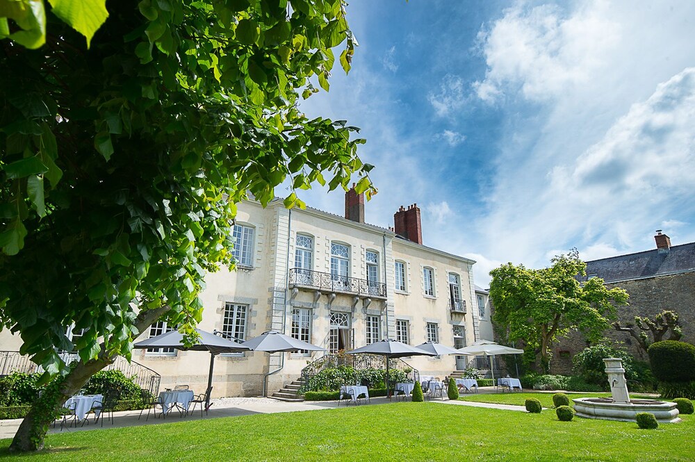 Hôtel Perier du Bignon in Laval, France