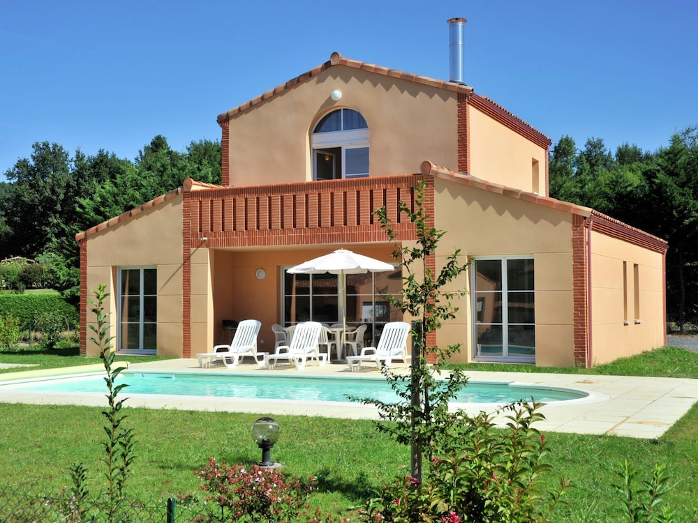 Villa in Mazamet With Private Pool — 4-Star Luxury Hotel in Pont-De-Larn, France