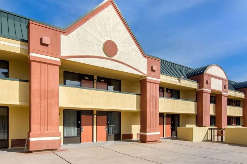 Suburban Extended Stay Hotel - photo 12
